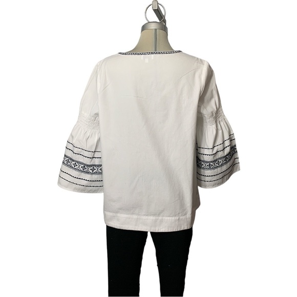 CROWN & IVY Gorgeous and Elegant White Embroidery Bell Blouse Size M - Picture 6 of 11